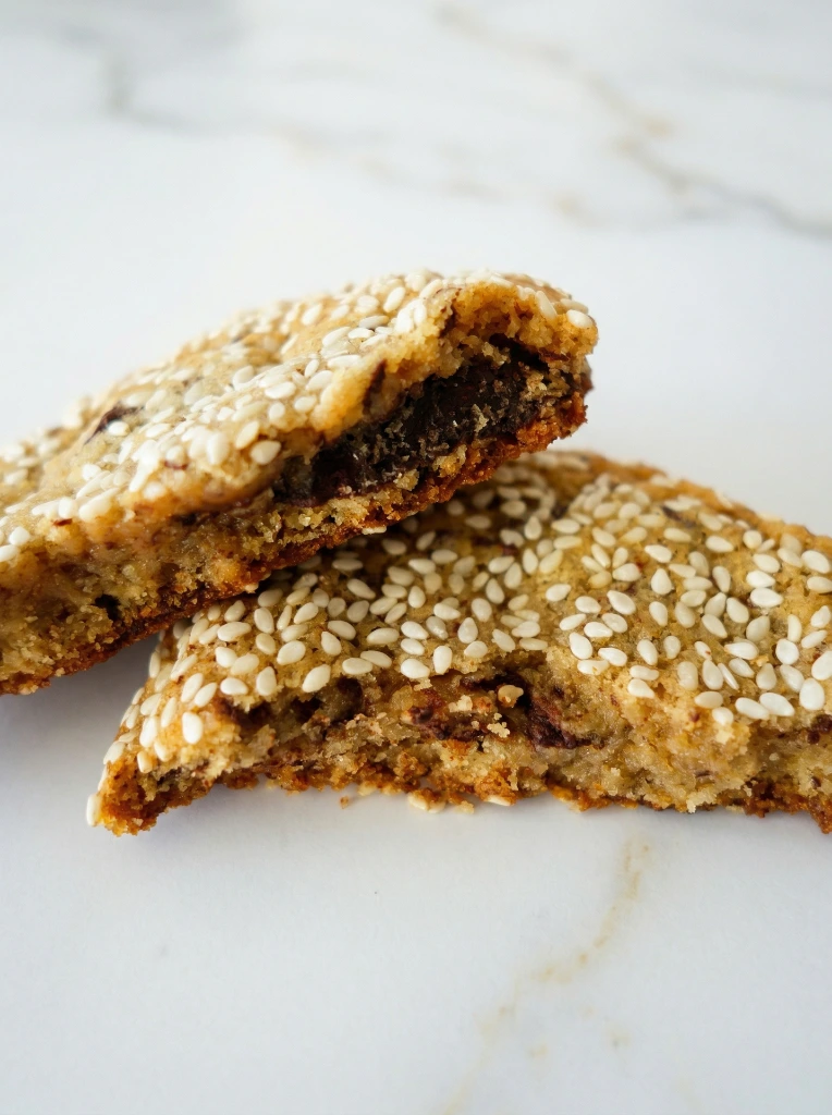american-chocolate-chip-miso-cookie-broken-mechelen.webp
